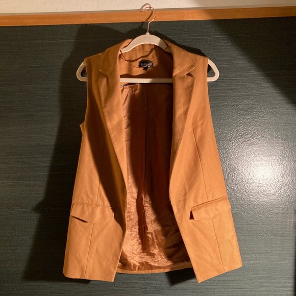 Gold Sleeveless open Vest - Picture 7 of 7